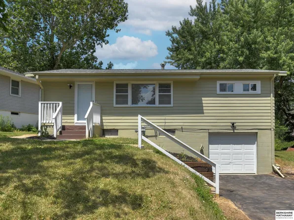 4106 Newport Ave, Omaha, NE 68112