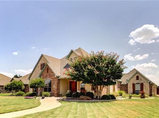 900 Yukon Dr, Mansfield, TX 76063