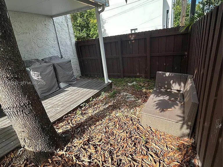 551 NW 41st St #4 — Photo 9