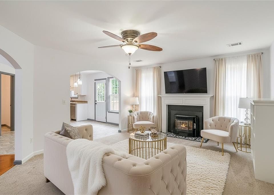 1st image of 308 Stallings Dr