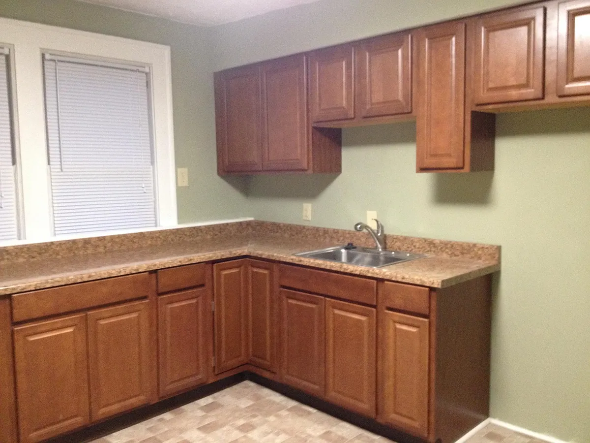 Kitchen - 3947 N Park Ave