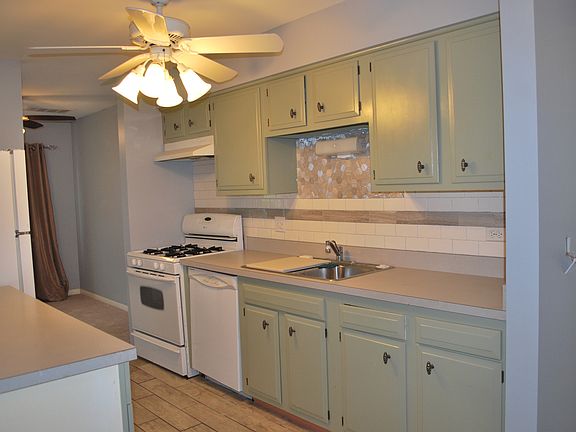 2nd image of 2640 Mitchell Dr APT 3