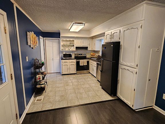 4th image of 725 Yucca Dr