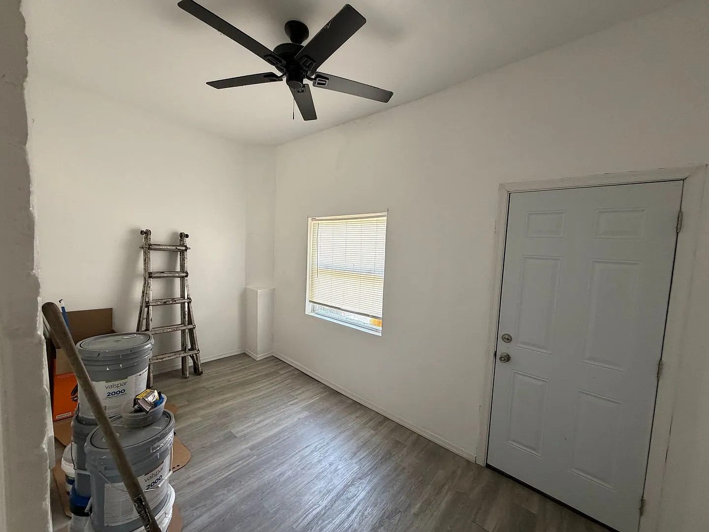 Spacious 4 Bdrm Home With Yard! Ready For You To Call It Home! — Photo 4