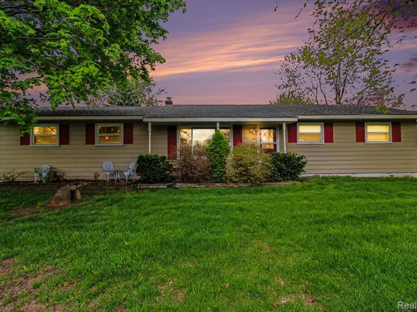 193 McCatty St, White Lake, MI 48386