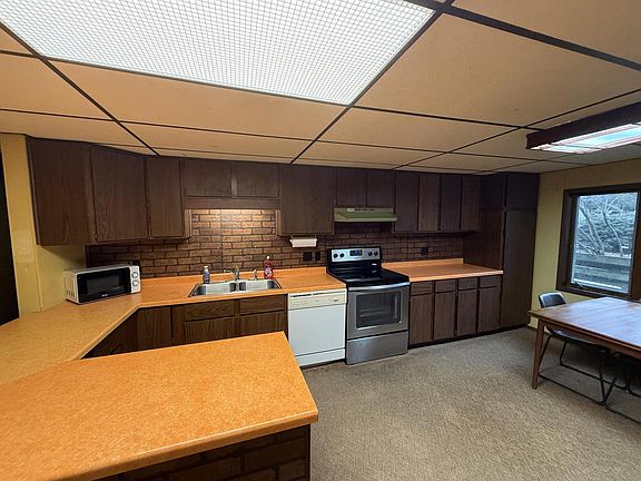 3rd image of 1008 Parkway BOULEVARD