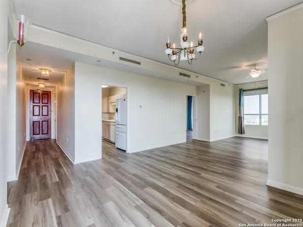 1 Towers Park Ln #612, San Antonio, TX 78209