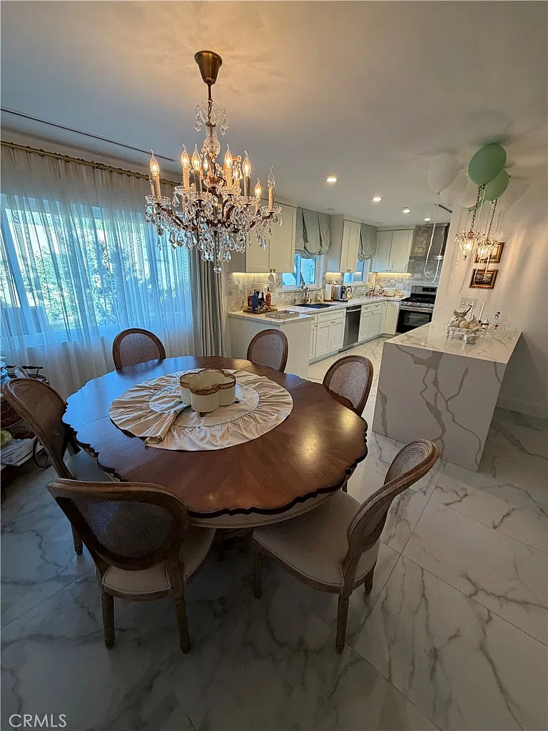 2 bed, 2.5 bath, 1255 sqft, $3,700 — Photo 3