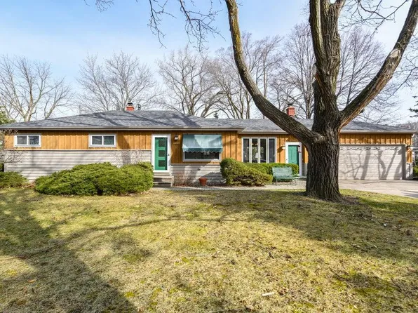 7000 West Holmes AVENUE, Greenfield, WI 53220