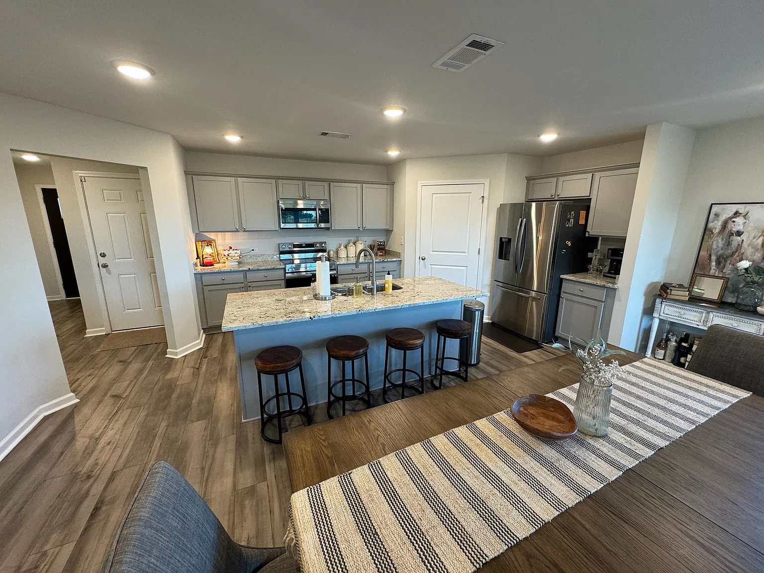 3 bed, 1799 sqft, $1,995 — Photo 4