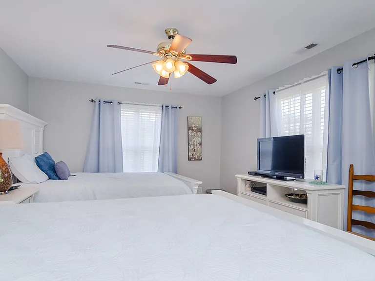 102 Moorefield Dr — Photo 16