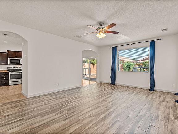 3rd image of 9627 Entrada Vista Ave NW