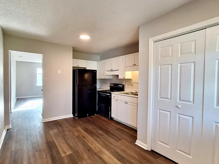 3002 Caldwell Ct #8 — Photo 4