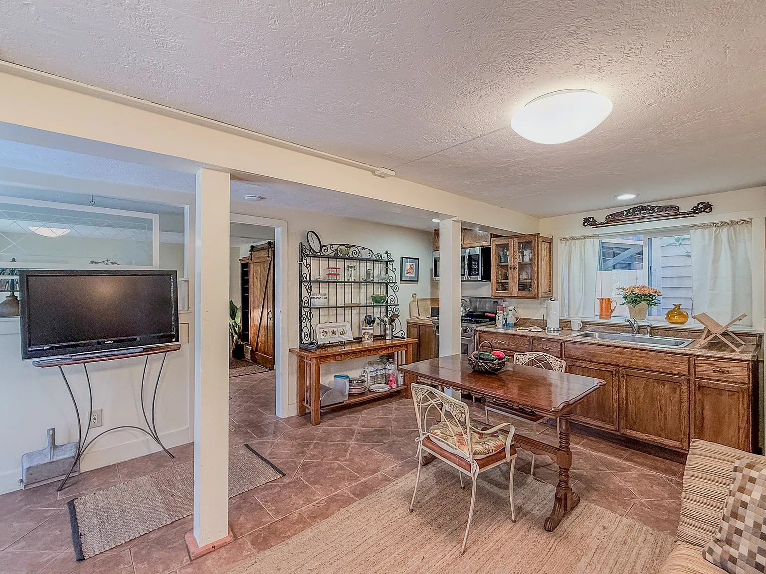 1 bed, 518 sqft, $2,450 — Photo 2