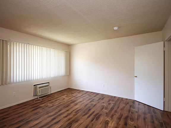 5th image of 695 E Villa St APT 3