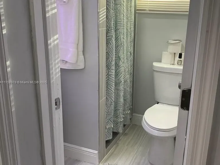 3011 Broadway #3 — Photo 3