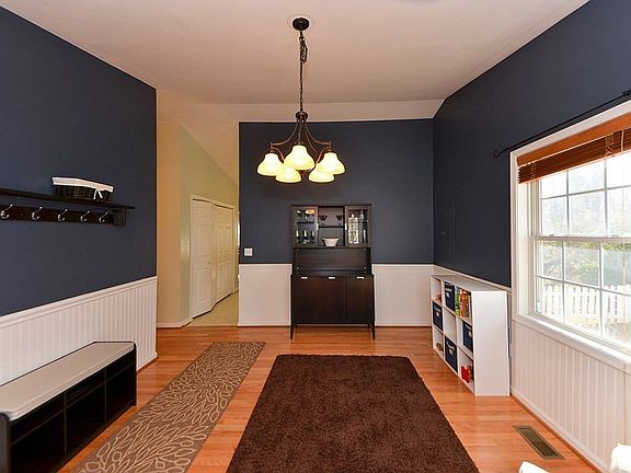 3rd image of 7709 Lunceford Ln