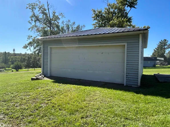214 S Pine St, What Cheer, IA 50268