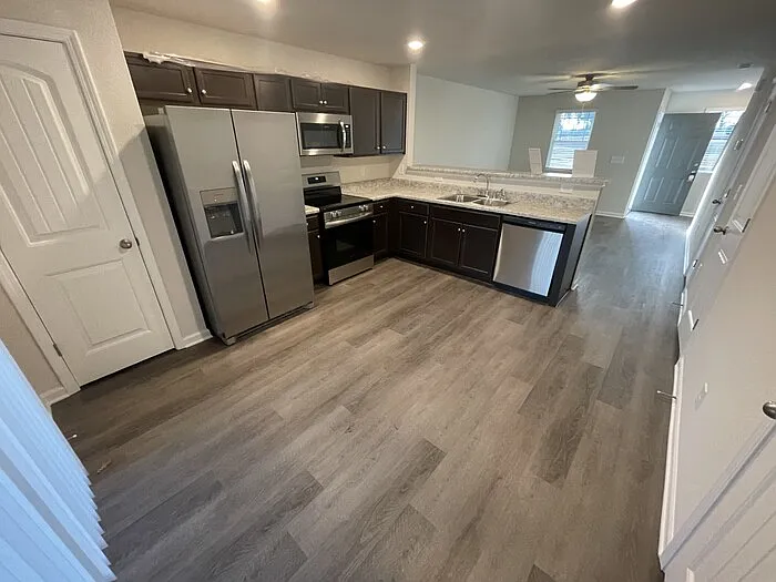 1022 Peony Ln — Photo 5
