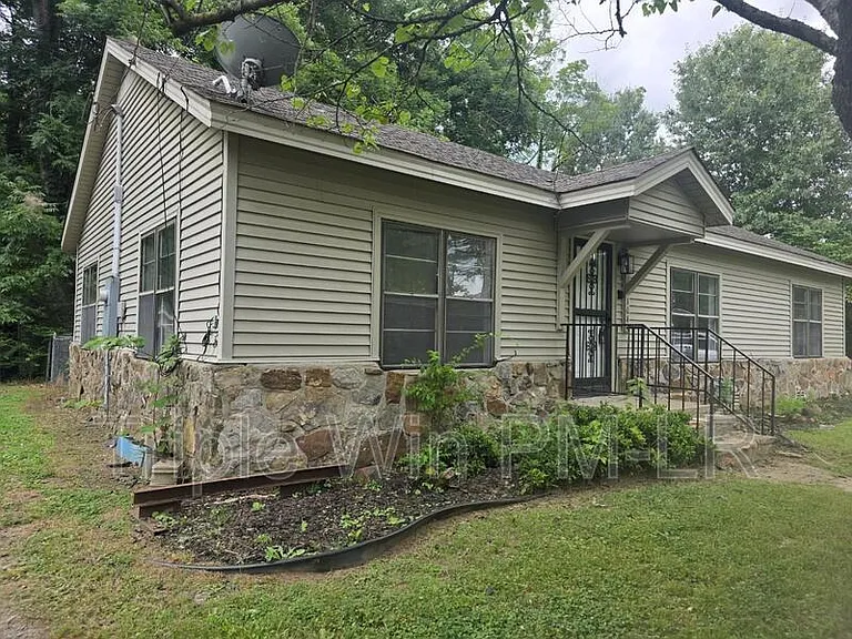104 E Georgia St — Photo 4