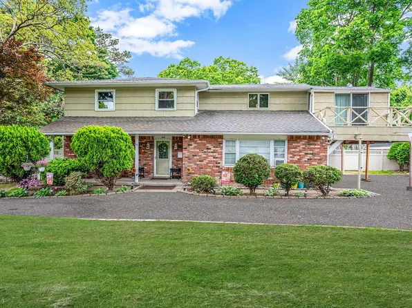 40 Monroe Avenue, Brentwood, NY 11717