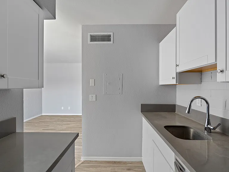 5570 E Hampton St #205 — Photo 19