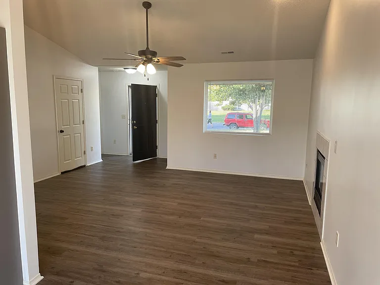 750 E Plantation Rd — Photo 5