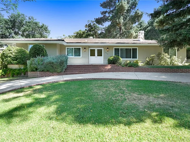 5437 Castle Knoll Rd — Photo 1