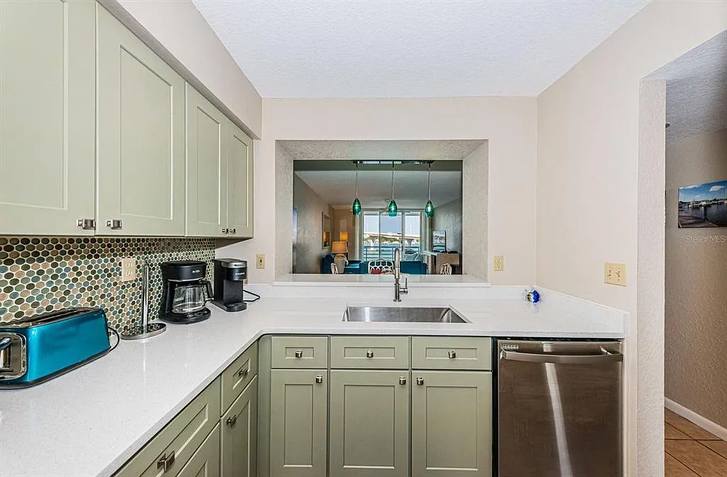 2 bed, 2.0 bath, 1080 sqft, $3,000 — Photo 4