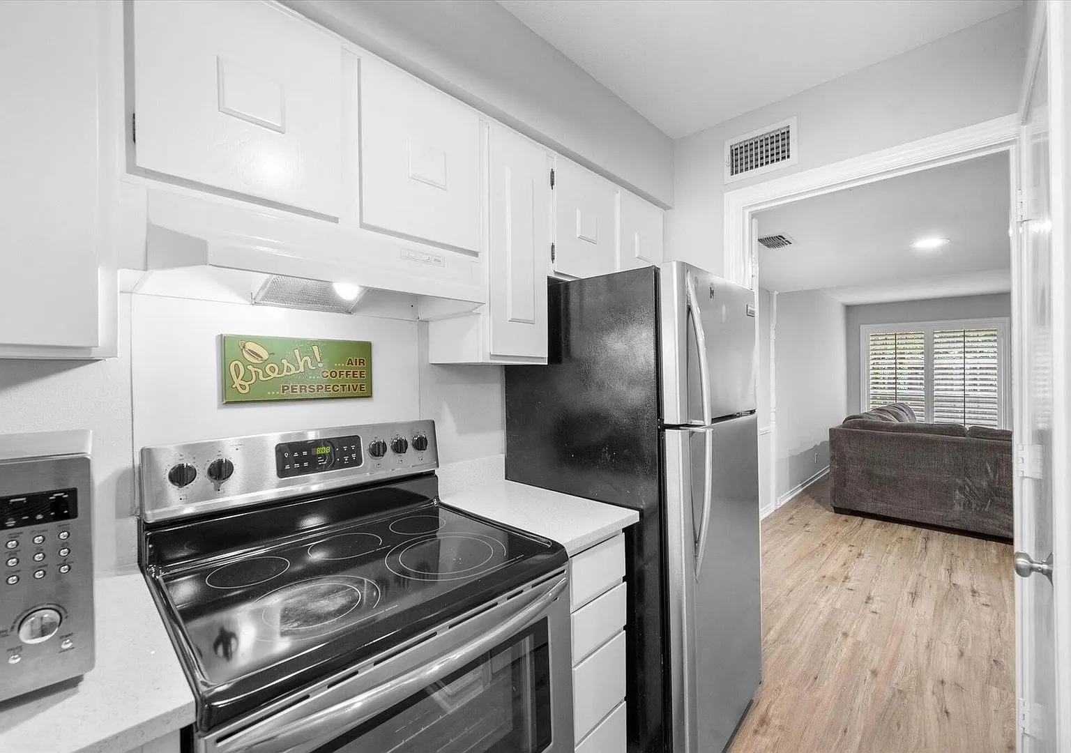 Luxury Townhome Living in the Prestigious Gated Community of Indian Creek Available Now! — Photo 4