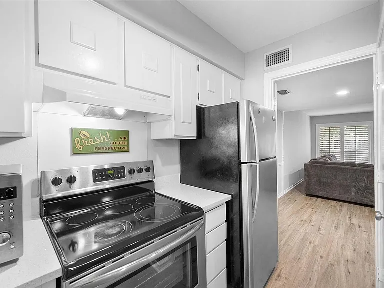 1095 Roaring Springs Rd — Photo 4