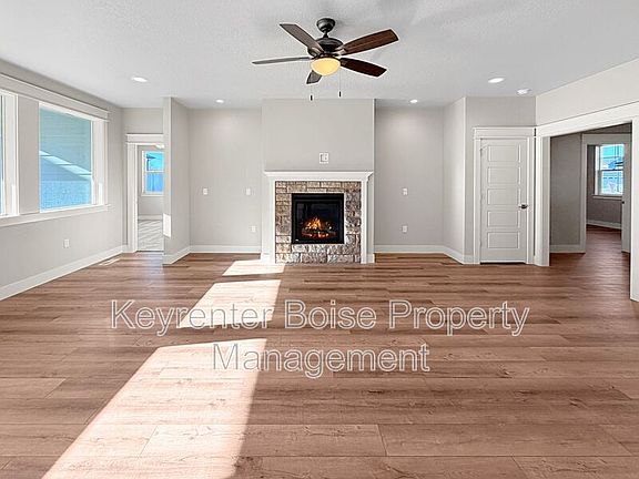 3rd image of 4401 E Wedge St