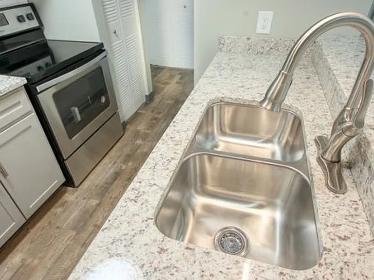 Sugarbush Apartments — Photo 228