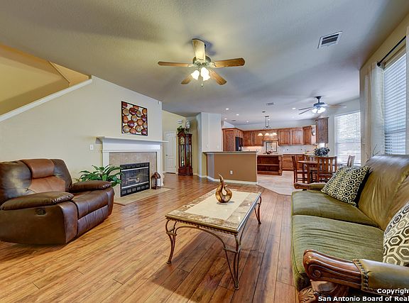 4th image of 11102 Sadler Grv