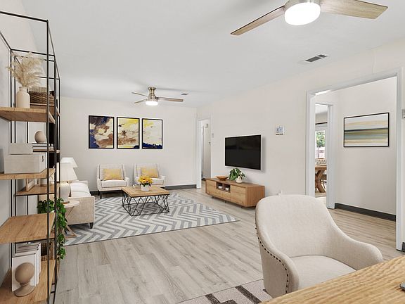 4th image of 6204 Sayle St