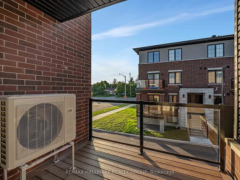 422 Rolling Meadow Cres — Photo 21