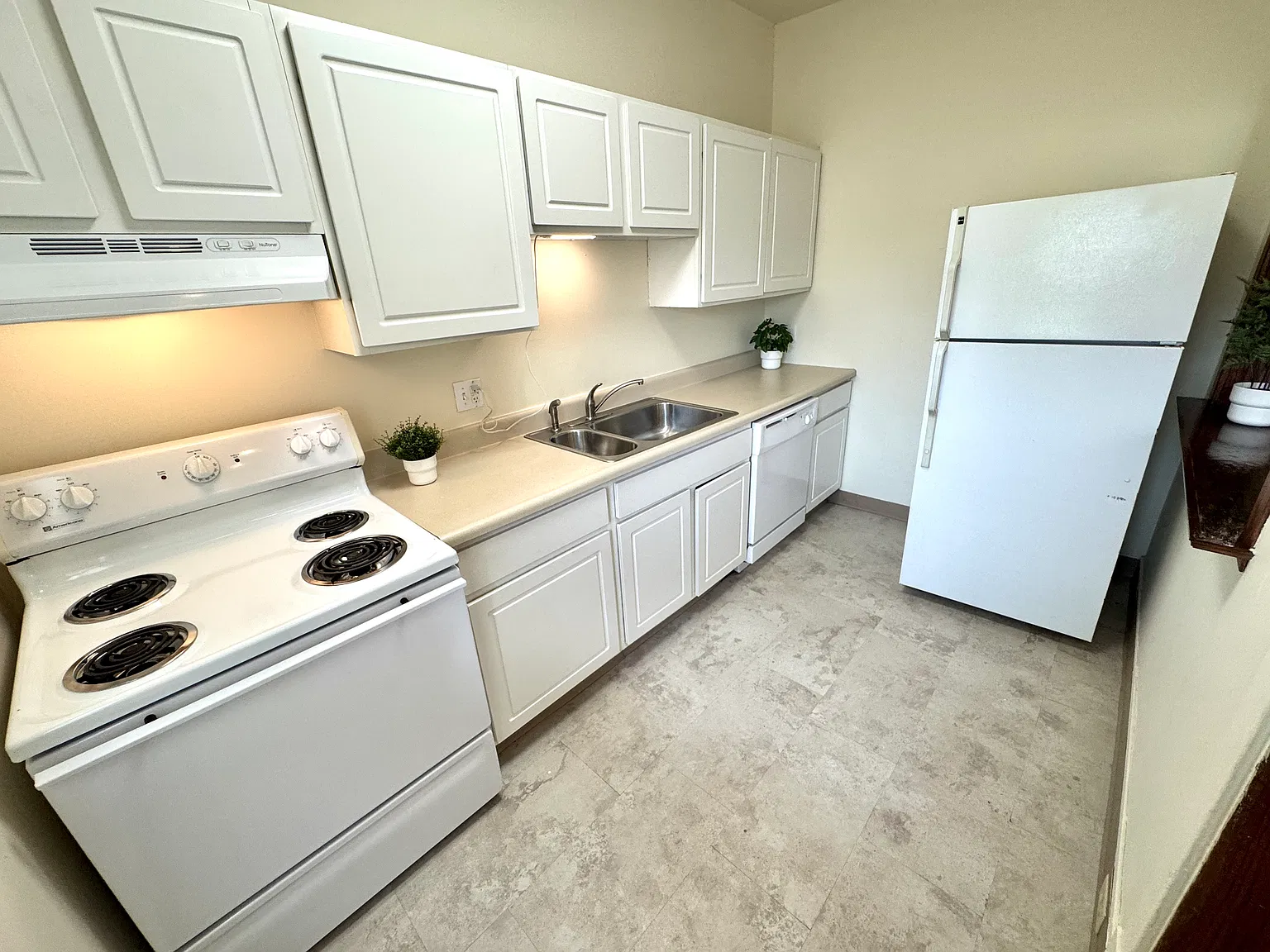 2 bed, 985 sqft, $1,150 — Photo 2
