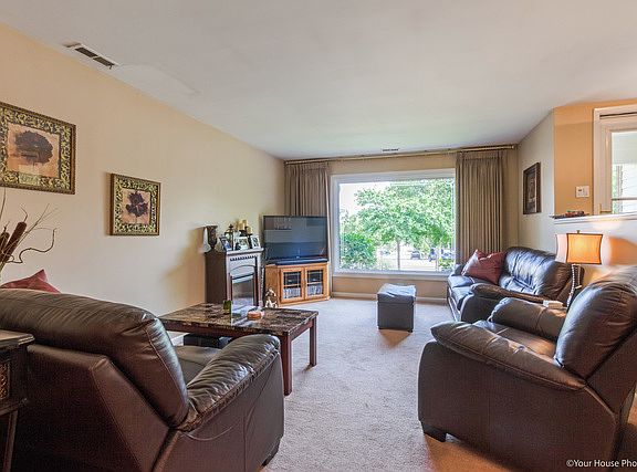 3rd image of 2436 Royal Dr