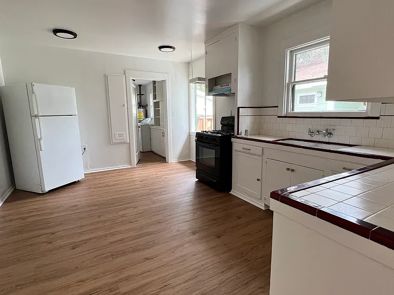 3318 Nicol Ave — Photo 5