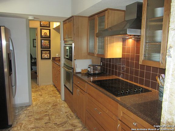 4th image of 8805 Carriage Dr