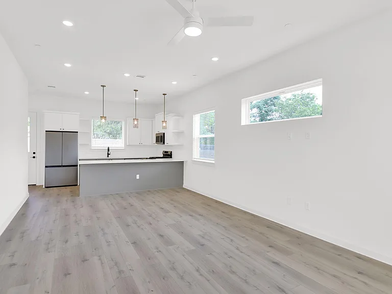 7208 Providence Ave #3A — Photo 3