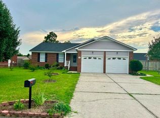 1130 Alexwood Dr, Hope Mills, NC 28348