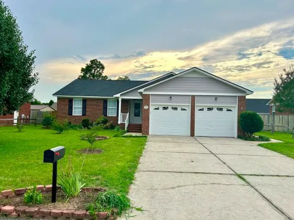 1130 Alexwood Dr, Hope Mills, NC 28348