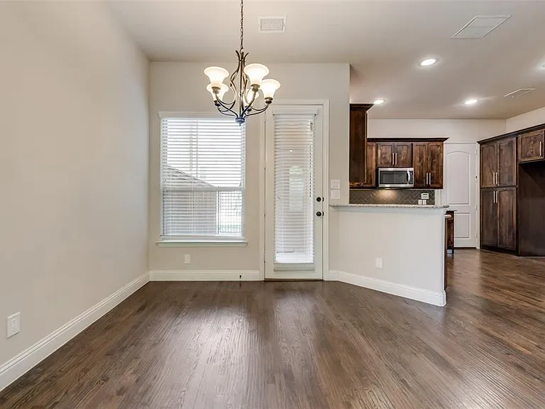 4213 Broadway Ave — Photo 7