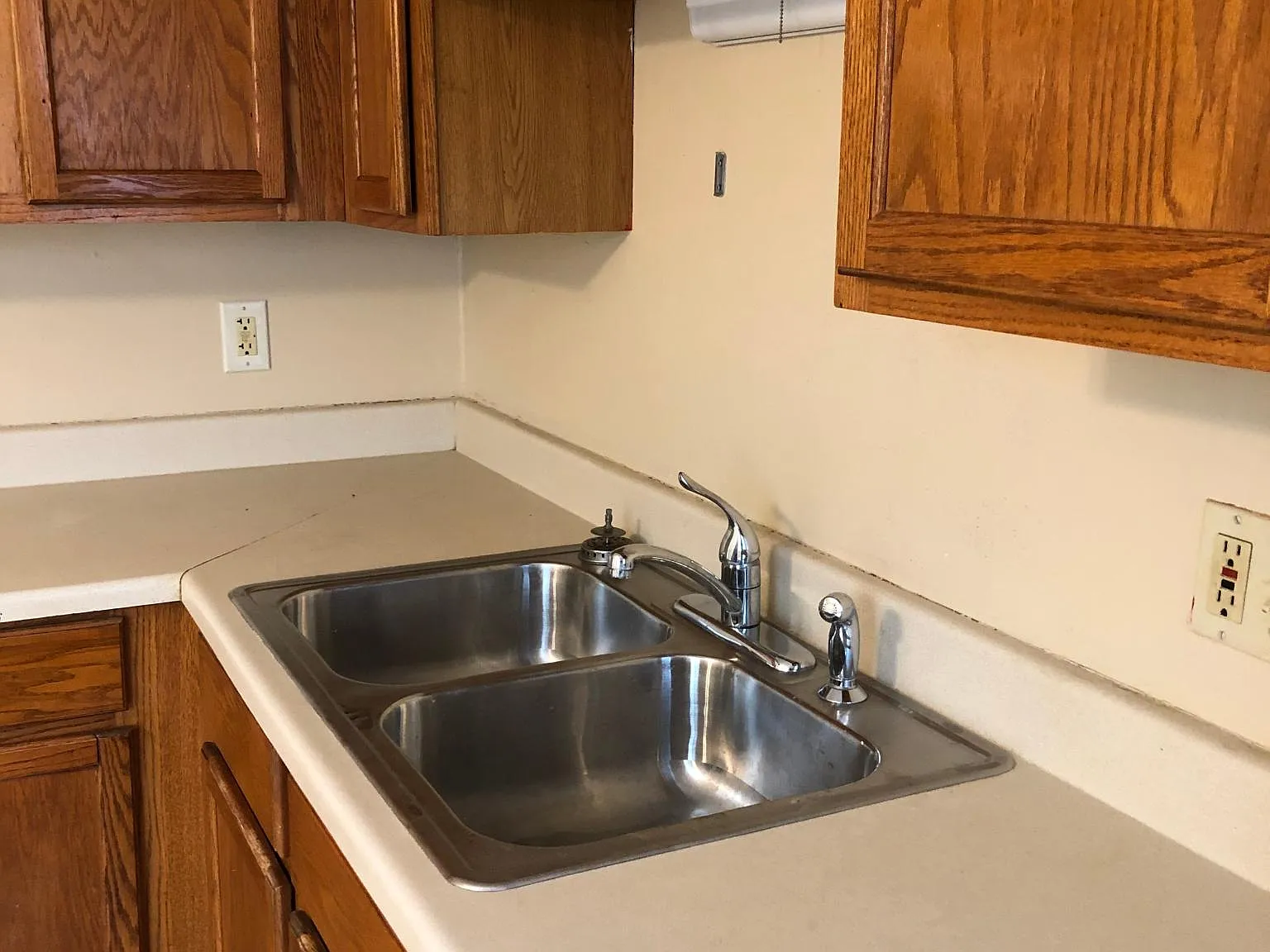 3 bed, 1025 sqft, $1,100 — Photo 3