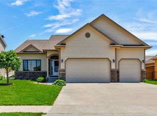 16002 Monroe Ct, Urbandale, IA 50323