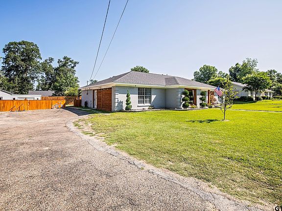 2nd image of 829 Barclay Dr