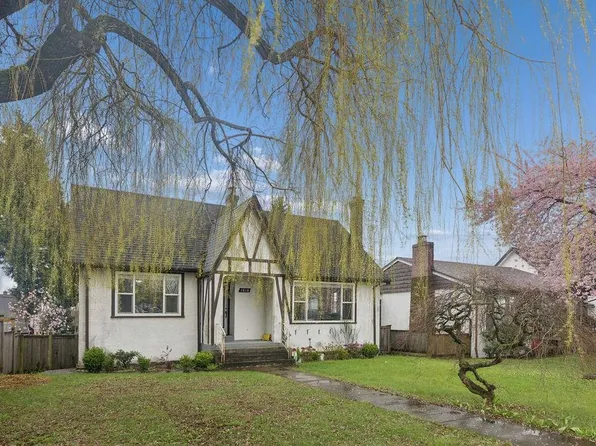 1810 10th Ave, New Westminster, BC V3M 3J5