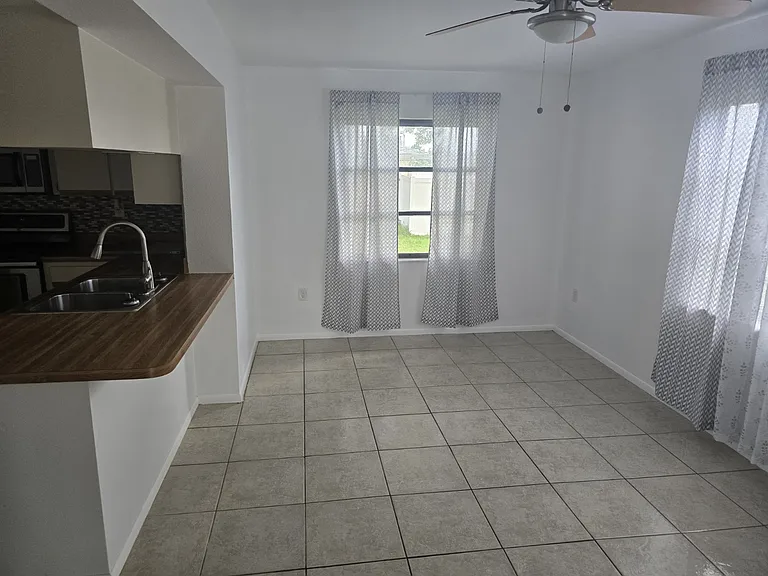 21498 Manatee Ave — Photo 10