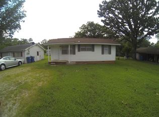 2017 Wallace St, Poplar Bluff, MO 63901